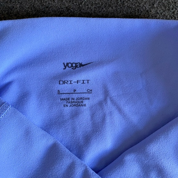 Nike women’s Light Blue Leggings - Picture 4 of 4